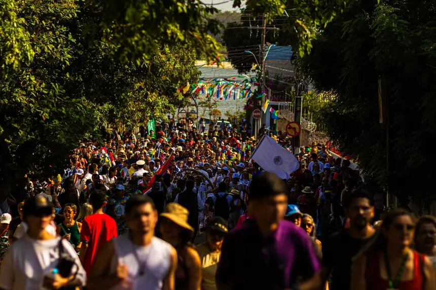 Centenas de turistas e visitantes acompanharam o ritual que dá início ao Sairé