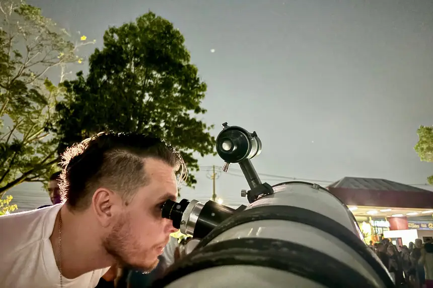 Na observação, serão disponibilizados telescópios e binóculos para observação dos detalhes da Superlua.