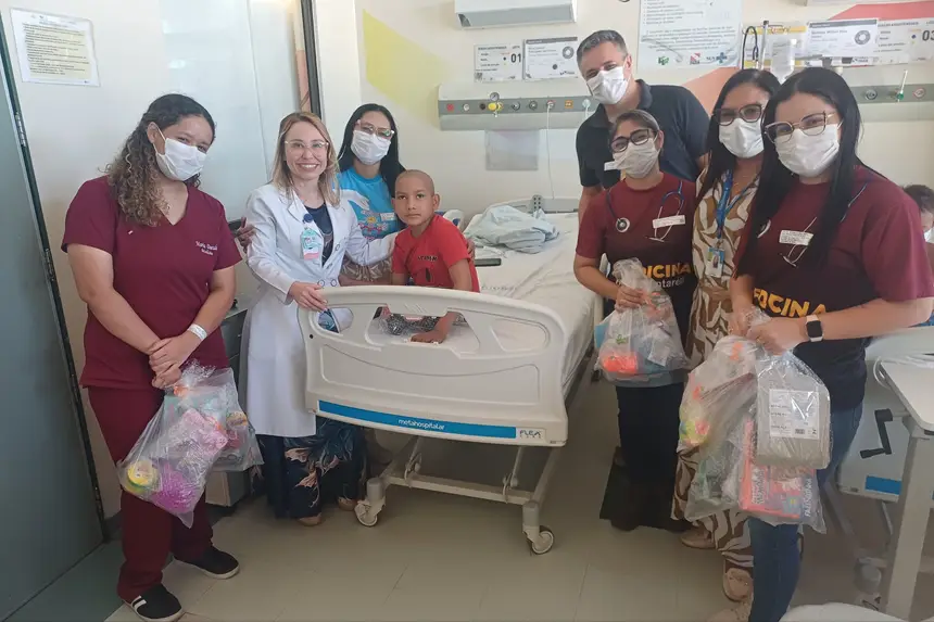 Pacientes receberam doação de brinquedos