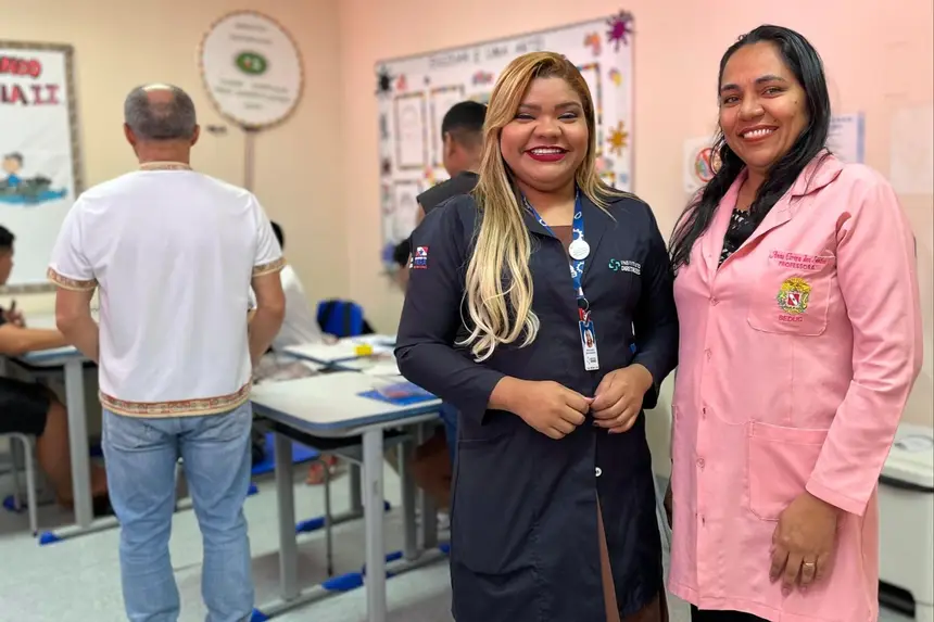A coordenadora do Núcleo de Educação Permanente do Hoiol, Natacha Cardoso, e a professora da Classe Hospitalar Prof. Roberto França, Ana Elvira Santos.
