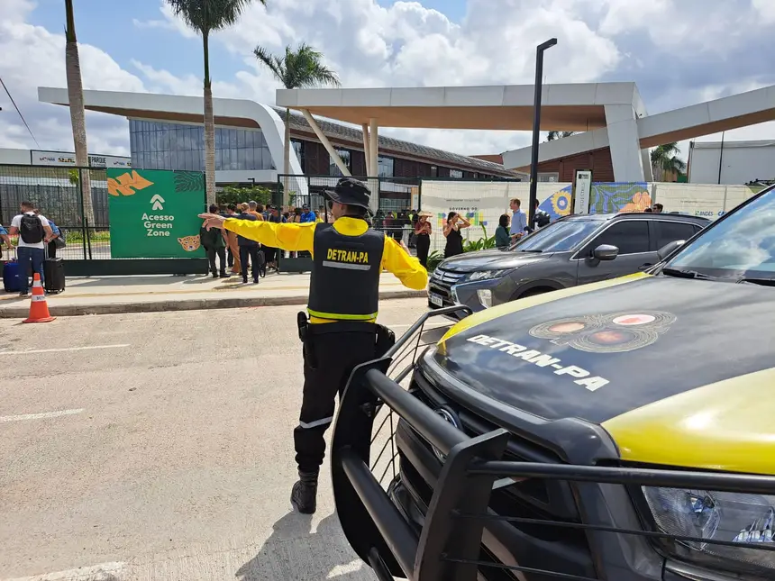 Na área da Green Zone, agentes atuam para oganizar o trânsito e orientar a população