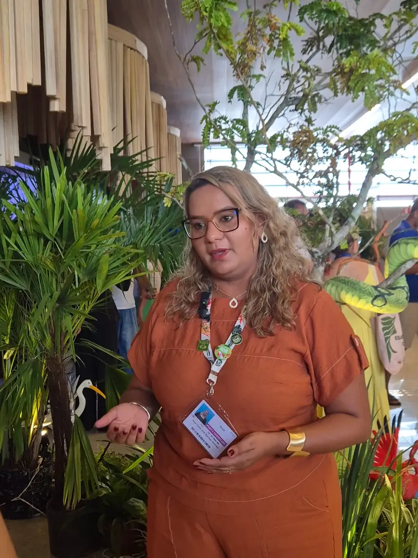 á a professora Ana Carla Gomes, da Universidade Federal do Oeste do Pará (UFOPA), destacou no painel seu projeto Cuidadores do AR