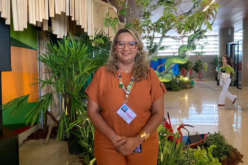 a professora Ana Carla Gomes, da Universidade Federal do Oeste do Pará (UFOPA), destacou no painel seu projeto Cuidadores do Ar, que desenvolveu sustentabilidade conversando diretamente com a sociedade