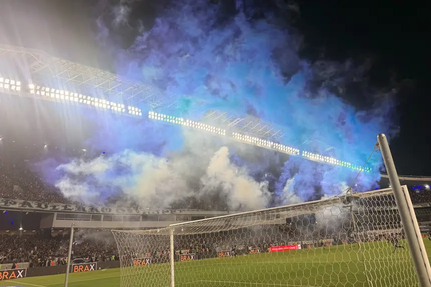 Torcida azulina levou quase 50 mil pessoas ao Mangueirão para a partida história que consagrou a volta do Leão à elite do futebol brasileiro