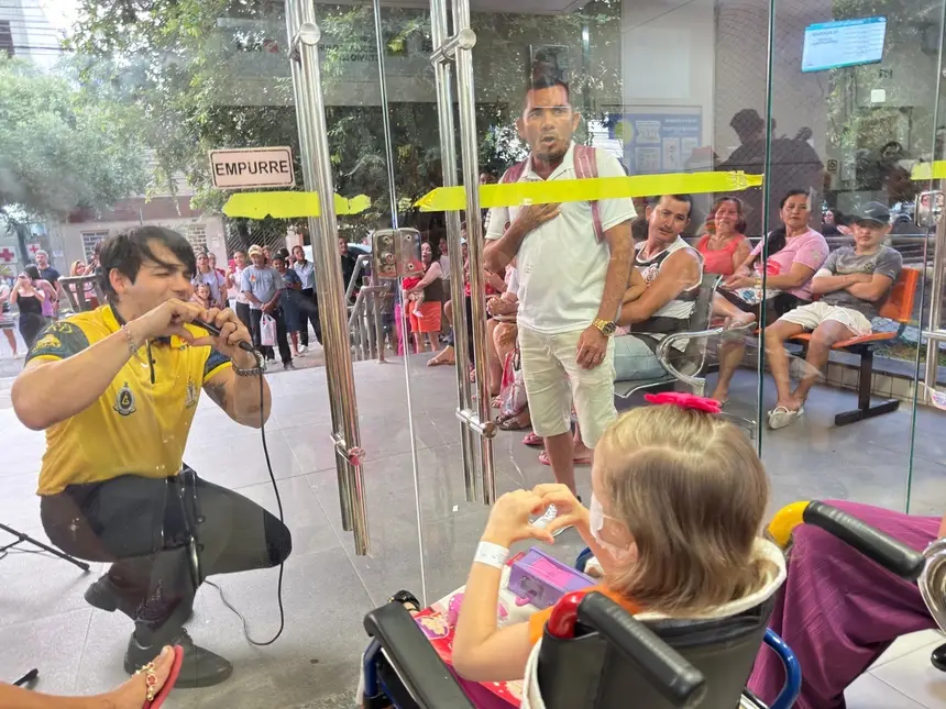 O Ministério de Música da Guarda de Nossa Senhora de Nazaré dedicou uma música à paciente Larissa, a pedido do pai da menina, o pescador Daril Teles.