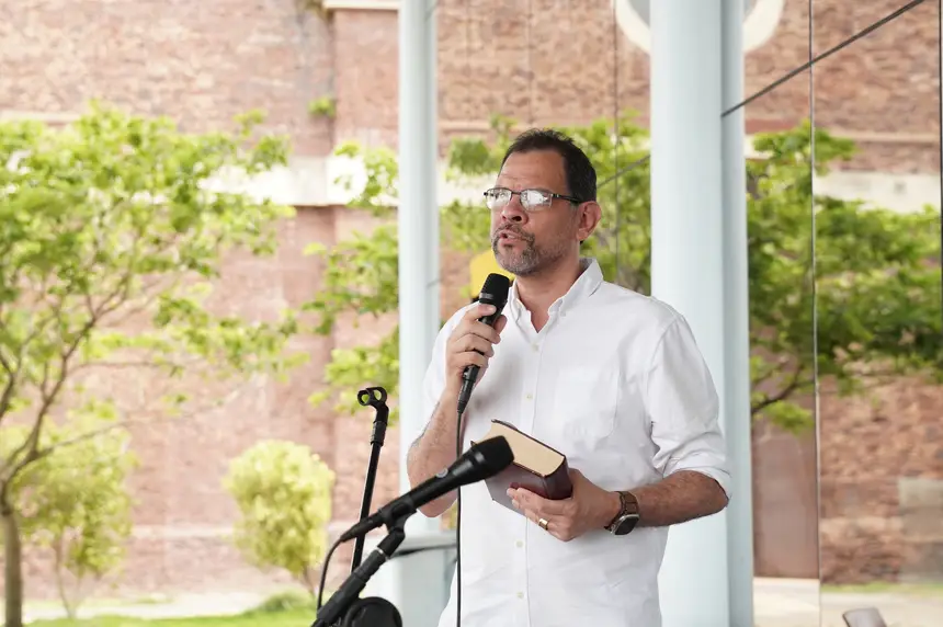 Pastor Roberto Gois, da Igreja Batista Luz do Evangelho, conduziu o momento interreligioso no CIIR e no Cetea