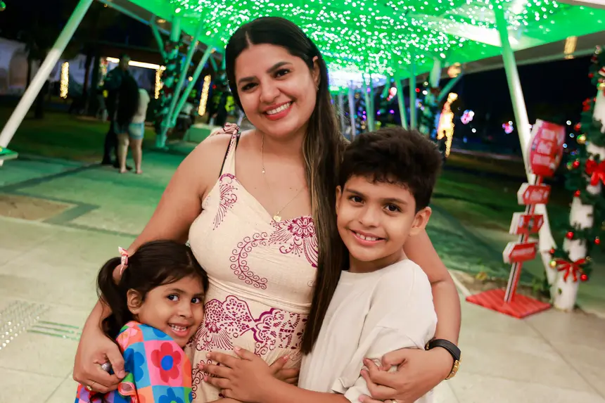 Adriele Machado Corrêa, formanda em pedagogia <div class='credito_fotos'>Foto: Marcelo Lelis / Ag. Pará &nbsp;&nbsp;|&nbsp;&nbsp; <a href='/midias/2025/originais/20251211195147-GF00025856-F00477559.jpg' download><i class='fa-solid fa-download'></i> Download</a></div>