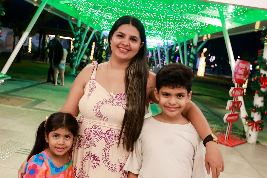 Adriele Machado Corrêa, formanda em pedagogia <div class='credito_fotos'>Foto: Marcelo Lelis / Ag. Pará &nbsp;&nbsp;|&nbsp;&nbsp; <a href='/midias/2025/originais/20251211195149-GF00025856-F00477560.jpg' download><i class='fa-solid fa-download'></i> Download</a></div>