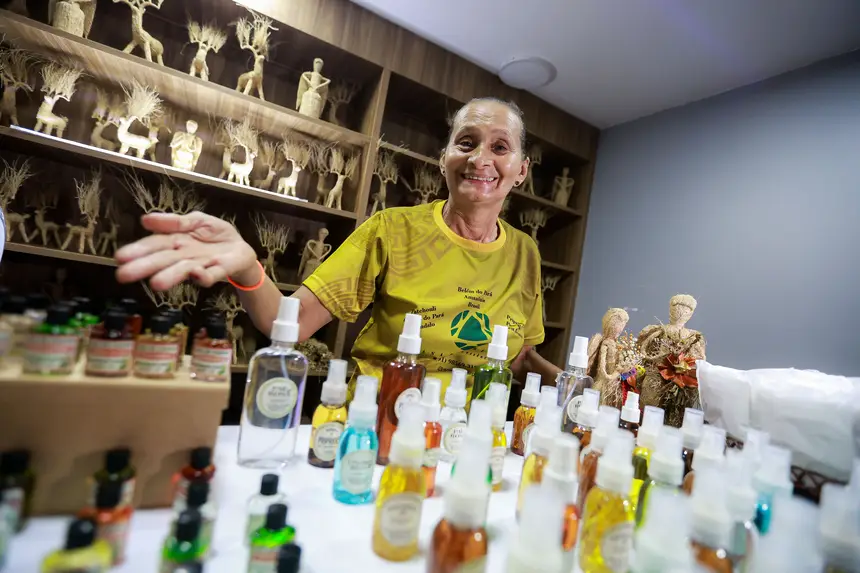 Ana Maria, empreendedora <div class='credito_fotos'>Foto: Marcelo Lelis / Ag. Pará &nbsp;&nbsp;|&nbsp;&nbsp; <a href='/midias/2025/originais/20251211195201-GF00025856-F00477567.jpg' download><i class='fa-solid fa-download'></i> Download</a></div>