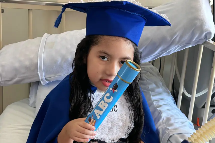 Hanyele recebeu o certificado de conclusão