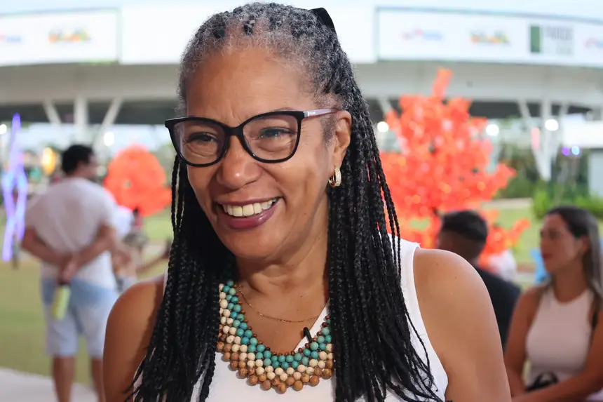 3. Maria Antonia Jiménez, maestra do Coro Carlos Gomes <div class='credito_fotos'>Foto: Bruno Cecim / Ag. Pará &nbsp;&nbsp;|&nbsp;&nbsp; <a href='/midias/2025/originais/20251214202154-GF00025866-F00478087.jpg' download><i class='fa-solid fa-download'></i> Download</a></div>