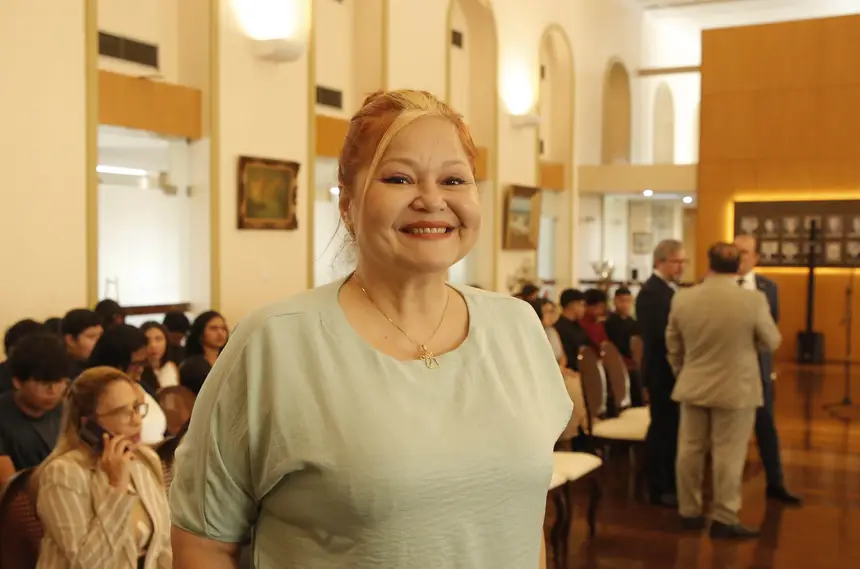 Diretora dola Escola Cordeiro de Farias, Trícia Amoras 