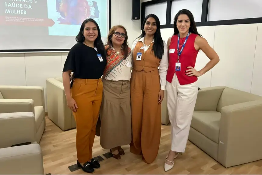 Mesa redonda com profissionais  da saúde, educação e política públicas