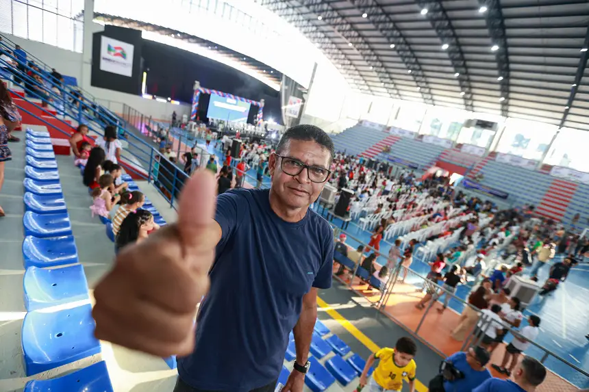 José Martins, servidor público (personagem ginásio) <div class='credito_fotos'>Foto: Marcelo Lelis / Ag. Pará &nbsp;&nbsp;|&nbsp;&nbsp; <a href='/midias/2025/originais/20251218174451-GF00025910-F00479343.jpg' download><i class='fa-solid fa-download'></i> Download</a></div>