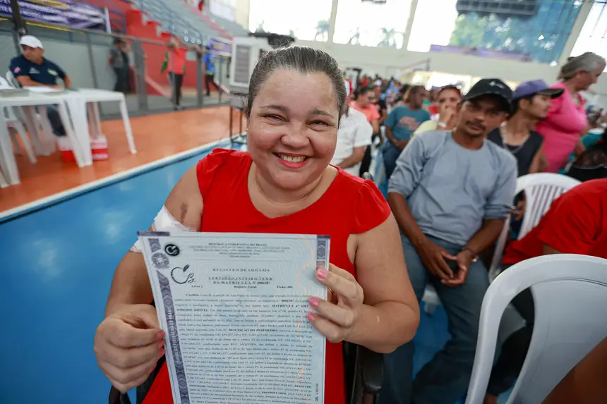 Paula de Souza Lima (Títulos de terra) <div class='credito_fotos'>Foto: Marcelo Lelis / Ag. Pará &nbsp;&nbsp;|&nbsp;&nbsp; <a href='/midias/2025/originais/20251218174912-GF00025911-F00479369.jpg' download><i class='fa-solid fa-download'></i> Download</a></div>