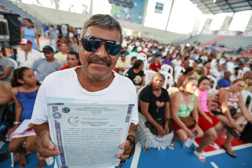 Daniel de Andrade, operador de trator <div class='credito_fotos'>Foto: Marcelo Lelis / Ag. Pará &nbsp;&nbsp;|&nbsp;&nbsp; <a href='/midias/2025/originais/20251218174916-GF00025911-F00479371.jpg' download><i class='fa-solid fa-download'></i> Download</a></div>