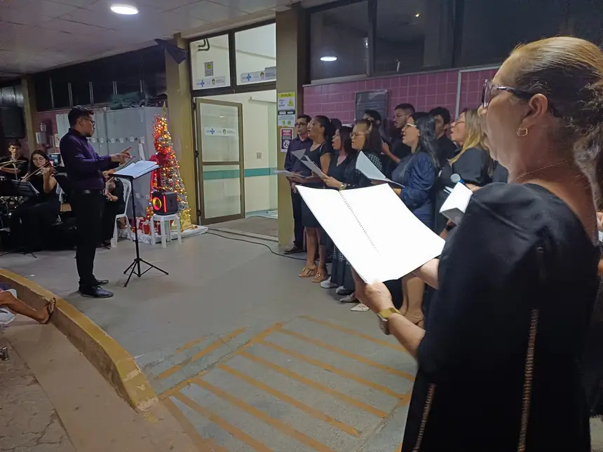Coral e Orquestra Levitas se apresentaram para pacientes da hemodiálise