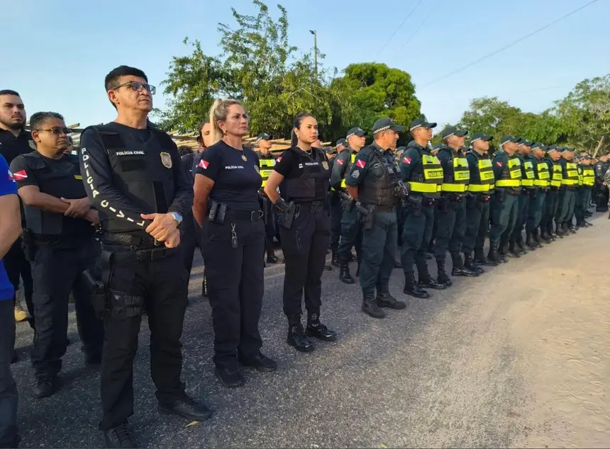 Reforço policial em Mosqueiro garante segurança nas festas de fim de ano.