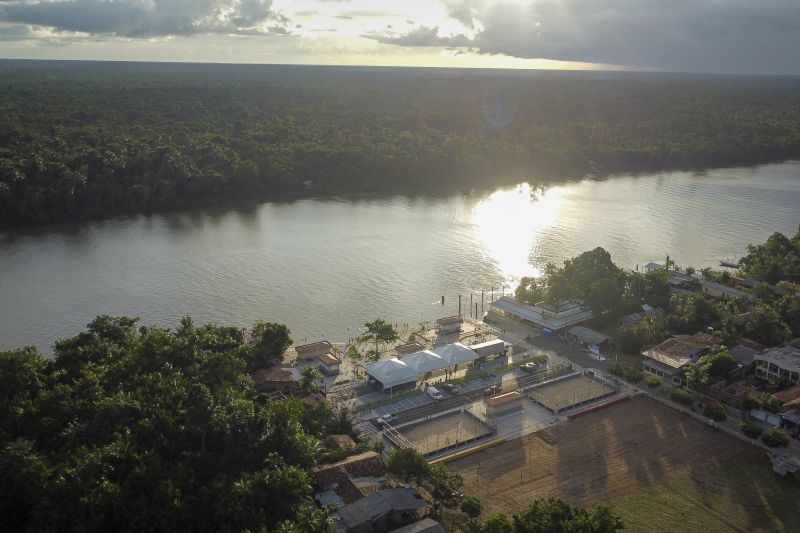 Orla de Muaná <div class='credito_fotos'>Foto: Augusto Miranda / Ag. Pará | <a href='/midias/2025/originais/22716_181dfadb-f524-0701-83e2-f7418be60080.jpg' download><i class='fa-solid fa-download'></i> Download</a></div>