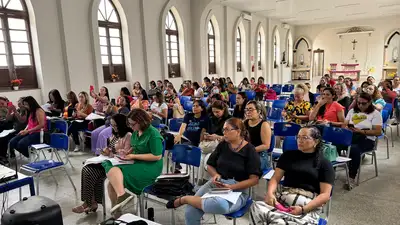 notícia: Professores da Creche Orlando Bitar aprendem a identificar crianças com déficit de desenvolvimento 