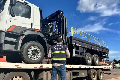 notícia: Sefa apreende guincho, soja, caminhões, máquinas e celulares