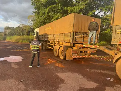 notícia: Sefa apreende 48 toneladas de açúcar e 39 metros cúbicos de madeira