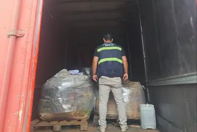 notícia: Sefa apreende 4,7 toneladas de fogos de artifício e 10 toneladas de sucata