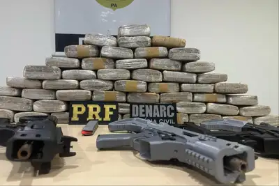 notícia: Polícia Civil e Polícia Rodoviária Federal apreendem mais de 50 quilos de drogas e três fuzis, em Benevides