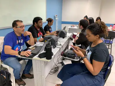 notícia: Estudantes participam de doação de sangue em campanha externa da Fundação Hemopa
