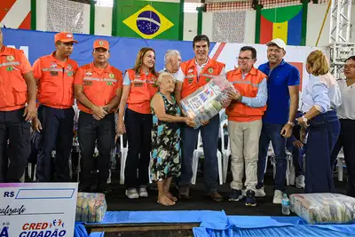notícia: Governo do Pará entrega cestas de alimentos a famílias de Itaituba, Aveiro e Jacareacanga