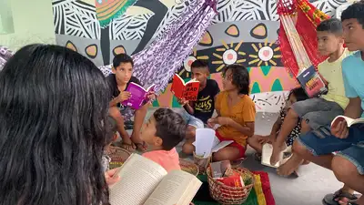 notícia: Estado entrega 800 livros para a primeira 'Quilomboteca' do Caeté, em Bragança