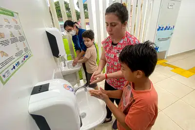 notícia: Natea Caetés realiza ações educativas sobre higienização das mãos com usuários e acompanhantes