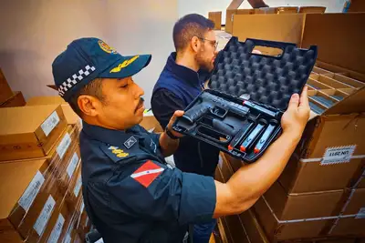 notícia: Polícia Militar do Pará realiza testes em 4.400 novas pistolas Beretta na Itália