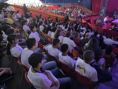 notícia:   Programa PMZITO, da PM do Pará, leva mais de 500 crianças ao circo pela primeira vez  