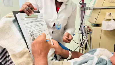 notícia: Hospital de Clínicas fortalece cuidado humanizado com ações de alfabetização e educação de paciente