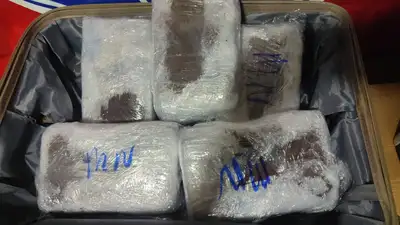notícia: Agentes da Base Candiru apreende drogas e prende duas pessoas em embarcação no Baixo Amazonas