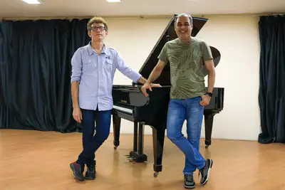 notícia: Professor da Uepa participa de Duo Amazônico na Universidade de Sorbonne em Paris