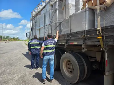 notícia: Sefa apreende galões de tinta, motos, equipamentos e mobiliários