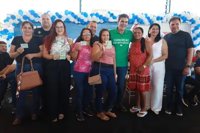 notícia: Beneficiários do CNH Pai D’égua de Conceição do Araguaia recebem carteiras de habilitação