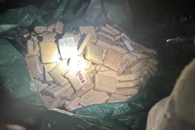 notícia: Ação da PM intercepta avião com uma tonelada de drogas entre os municípios de Itaituba e Rurópolis
