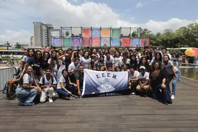 notícia: Escolas marcam presença na Feira do Livro e das Multivozes com visitas e apresentações