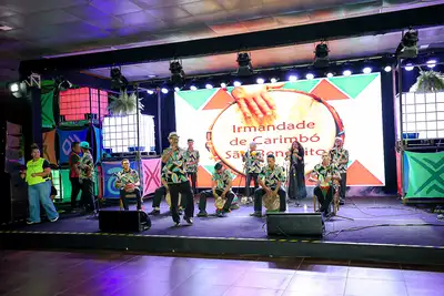 notícia: Grupo Quentes da Madrugada encerra 28ª Feira Pan-Amazônica do Livro e das Multivozes com música e público lotado