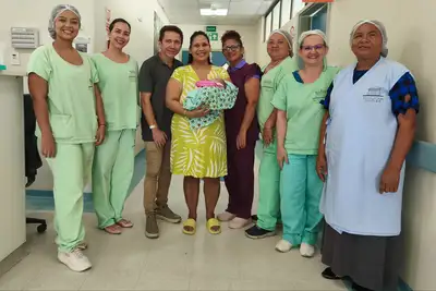 notícia: Método Canguru ajuda na recuperação de bebê que nasceu com menos de 600 gramas