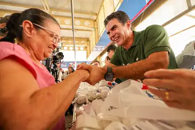 notícia: 'Por Todas Elas' entrega mais de 1.500 novos óculos de grau a moradores da Terra Firme, em Belém