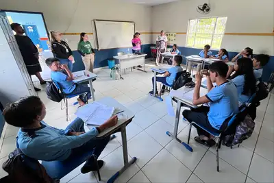 notícia: Educação ambiental fortalece vínculo de alunos de escola com a floresta em Reserva de Desenvolvimento Sustentável