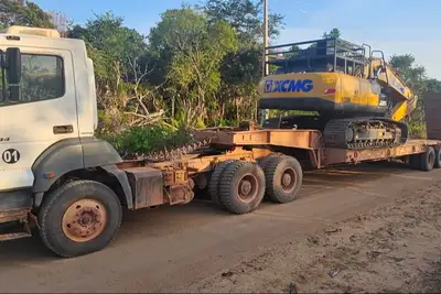 notícia: Sefa apreende duas escavadeiras hidráulicas usadas em garimpo