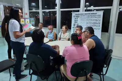 notícia: Contação de histórias com audiodescrição fecha a programação de outubro da Biblioteca Pública Arthur Vianna