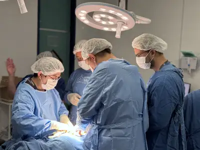 notícia: Hospital Metropolitano completa um ano de cirurgias de escoliose com 58 procedimentos realizados