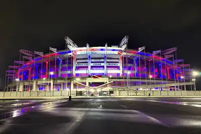 notícia: Governo do Pará ilumina Estádio Mangueirão e hasteia Bandeira do Estado no Mangueirinho