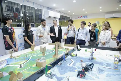 notícia: Centro de Inovação da Seduc recebe visita técnica da Unesco e fortalece protagonismo estudantil